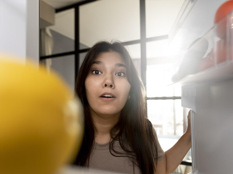 Звідки береться холод в холодильнику?