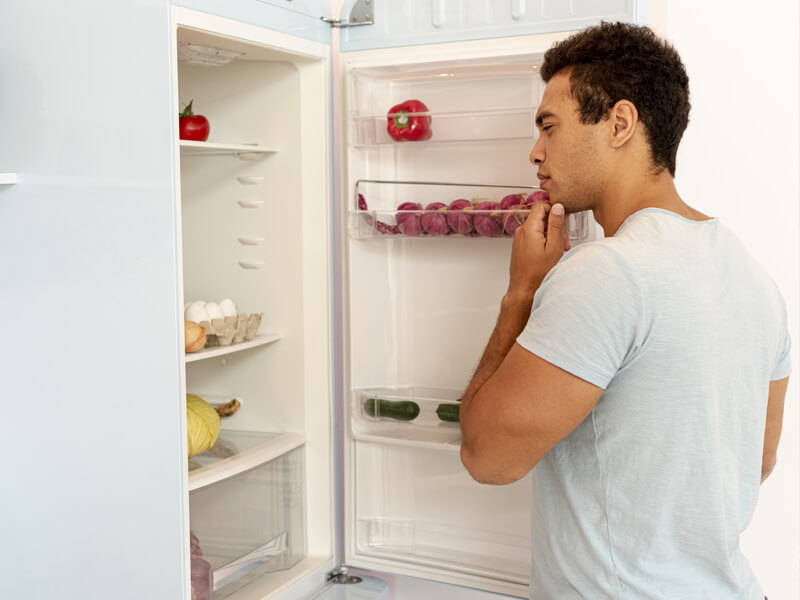 Вибираючи холодильник, загляньте всередину